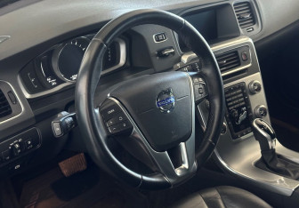 Подержанный автомобиль Volvo S60 2017 года (12 фото)
