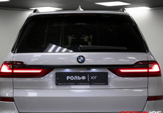 Подержанный автомобиль BMW X7 2019 года (33 фото)