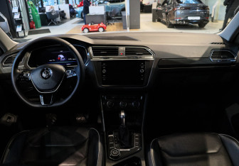 Подержанный автомобиль Volkswagen Tiguan 2018 года (11 фото)