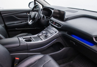 Подержанный автомобиль Hyundai Santa Fe 2021 года (10 фото)