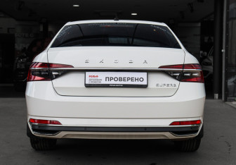 Подержанный автомобиль Skoda Superb Liftback 2020 года (5 фото)
