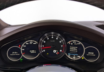 Подержанный автомобиль Porsche Cayenne 2018 года (24 фото)