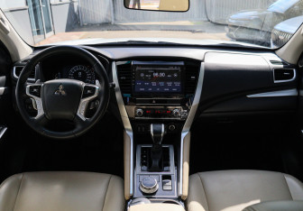 Подержанный автомобиль Mitsubishi Montero Sport 2022 года (10 фото)