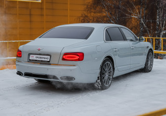 Подержанный автомобиль Bentley Flying Spur 2014 года (4 фото)