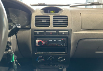 Подержанный автомобиль Kia Rio Wagon 2005 года (16 фото)