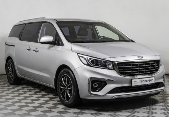 Подержанный автомобиль Kia Carnival 2019 года (3 фото)