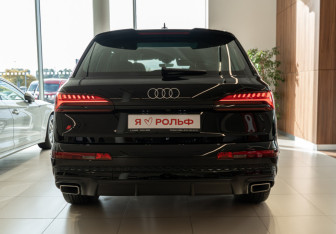 Новый Audi Q7 2025 (4 фото)