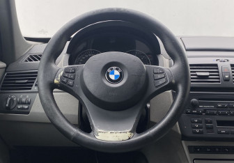 Подержанный автомобиль BMW X3 2004 года (12 фото)
