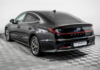 Подержанный автомобиль Hyundai Sonata 2022 года (7 фото)