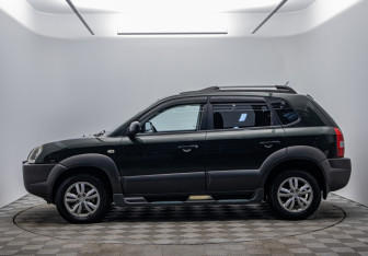 Подержанный автомобиль Hyundai Tucson 2008 года (8 фото)