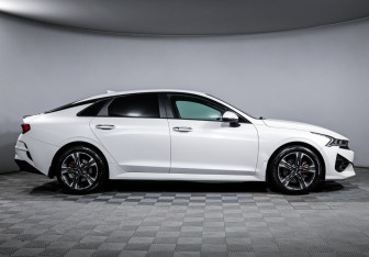 Подержанный автомобиль Kia K5 2021 года (4 фото)