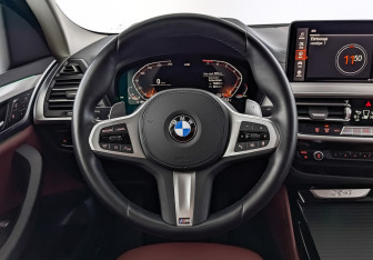 Подержанный автомобиль BMW X4 2024 года (21 фото)