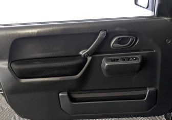 Подержанный автомобиль Suzuki Jimny 2018 года (19 фото)