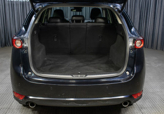 Подержанный автомобиль Mazda CX-5 2017 года (10 фото)