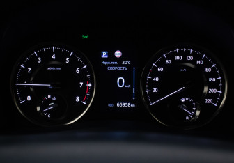 Подержанный автомобиль Toyota Alphard 2021 года (12 фото)