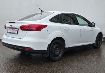 Подержанный автомобиль Ford Focus Sedan 2017 года (5 фото)