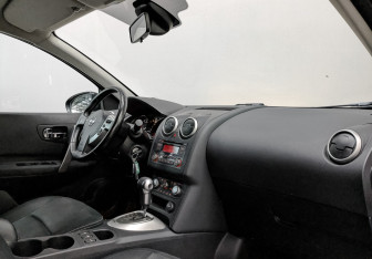 Подержанный автомобиль Nissan Qashqai 2011 года (13 фото)