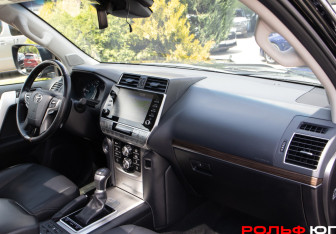 Подержанный автомобиль Toyota Land Cruiser Prado 2021 года (7 фото)