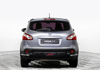 Подержанный автомобиль Nissan Qashqai 2011 года (6 фото)