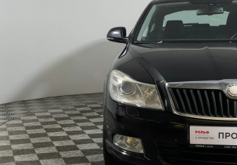Подержанный автомобиль Skoda Octavia Liftback 2009 года (14 фото)
