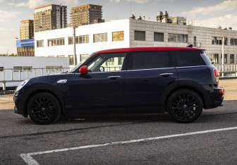 Подержанный автомобиль MINI Clubman Wagon 2017 года (9 фото)
