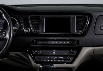 Подержанный автомобиль Kia Carnival 2019 года (10 фото)