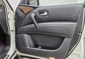 Подержанный автомобиль Infiniti QX80 2014 года (25 фото)