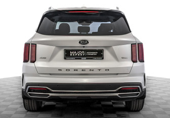 Подержанный автомобиль Kia Sorento 2021 года (5 фото)