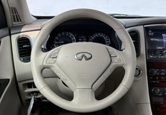 Подержанный автомобиль Infiniti QX50 2014 года (21 фото)