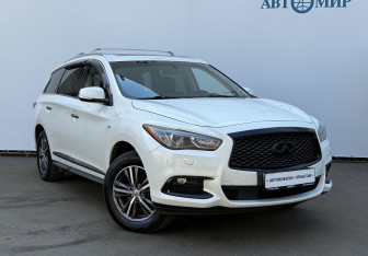 Подержанный автомобиль Infiniti QX60 2017 года (3 фото)