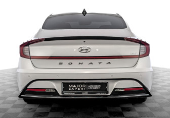 Подержанный автомобиль Hyundai Sonata 2021 года (6 фото)