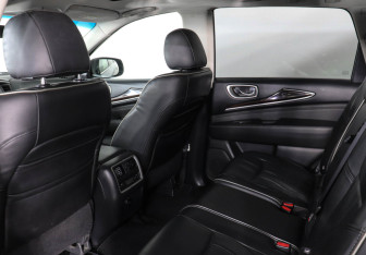 Подержанный автомобиль Infiniti QX60 2017 года (12 фото)