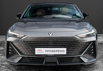 Подержанный автомобиль Changan UNI-V 2023 года (2 фото)