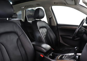 Подержанный автомобиль Audi Q5 2011 года (16 фото)