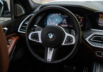 Подержанный автомобиль BMW X7 2020 года (16 фото)