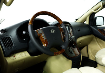 Подержанный автомобиль Hyundai Grand Starex 2011 года (9 фото)