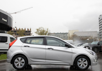 Подержанный автомобиль Hyundai Solaris Hatchback 2014 года (3 фото)