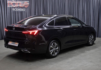 Подержанный автомобиль Changan Eado Plus 2023 года (5 фото)