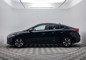 Подержанный автомобиль Hyundai Elantra Sedan 2018 года (8 фото)