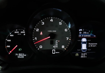 Подержанный автомобиль Porsche Macan 2014 года (41 фото)