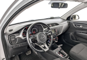 Подержанный автомобиль Kia Rio Hatchback 2021 года (16 фото)