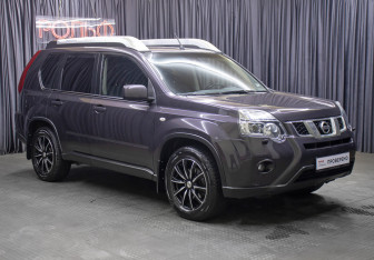 Подержанный автомобиль Nissan X-Trail 2011 года (3 фото)