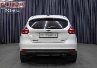 Подержанный автомобиль Ford Focus Hatchback 2017 года (6 фото)