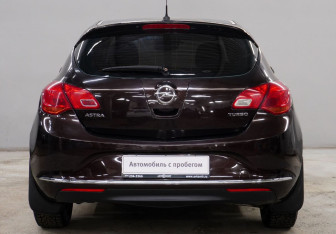 Подержанный автомобиль Opel Astra Hatchback 2013 года (6 фото)