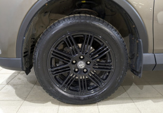 Подержанный автомобиль Toyota RAV4 2016 года (12 фото)