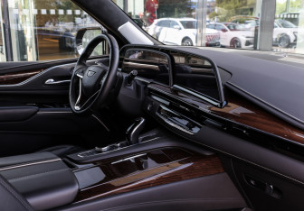 Подержанный автомобиль Cadillac Escalade Suv 2022 года (11 фото)
