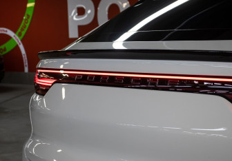 Подержанный автомобиль Porsche Cayenne 2019 года (32 фото)