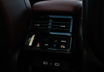 Подержанный автомобиль Geely Monjaro 2023 года (13 фото)