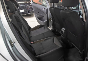 Подержанный автомобиль Peugeot 308 Hatchback 2010 года (12 фото)