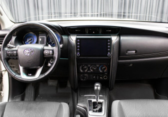 Подержанный автомобиль Toyota Fortuner 2021 года (15 фото)